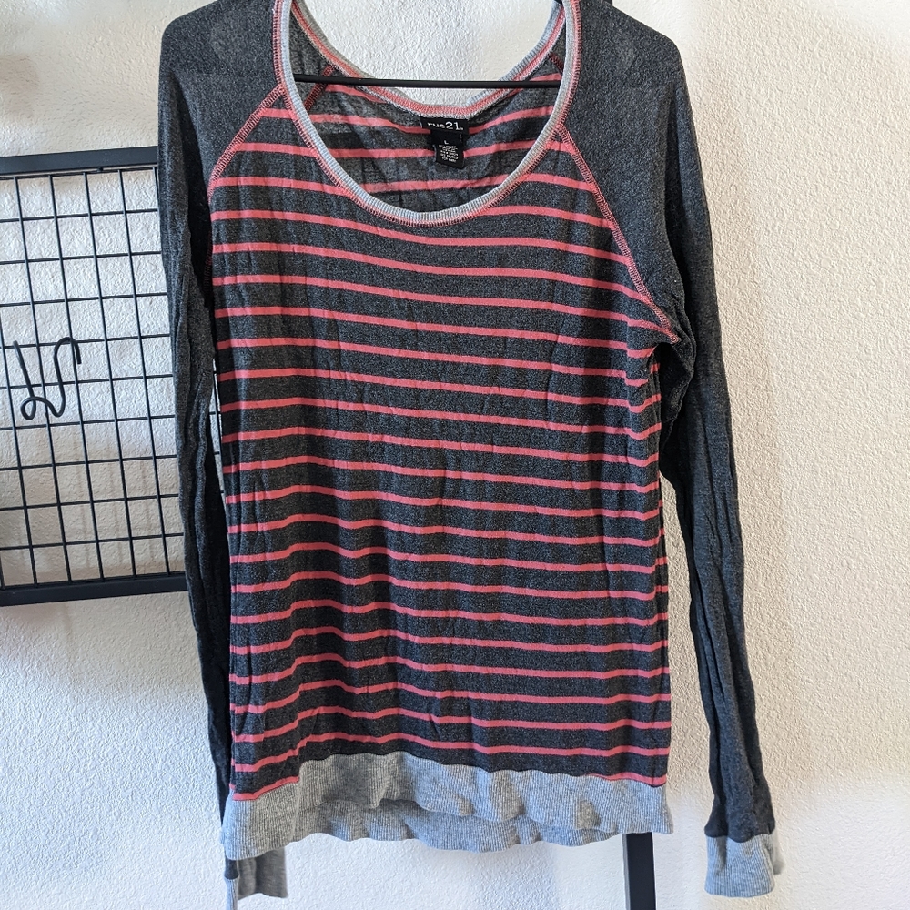 Rue 21 Long sleeved Tshirt Grey and Pink Size L